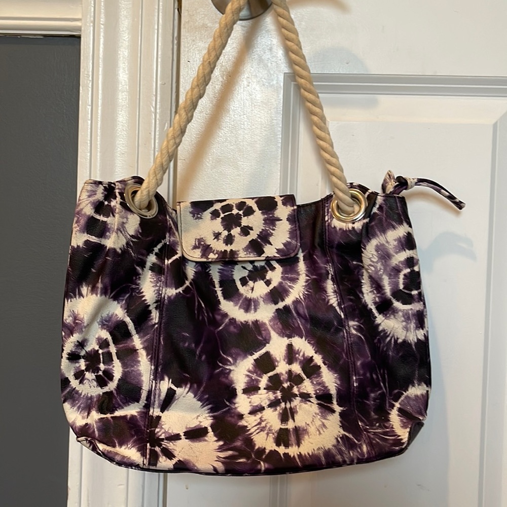Purple/ white tie dye faux leather adorable bag with rope handle. Zipper inside